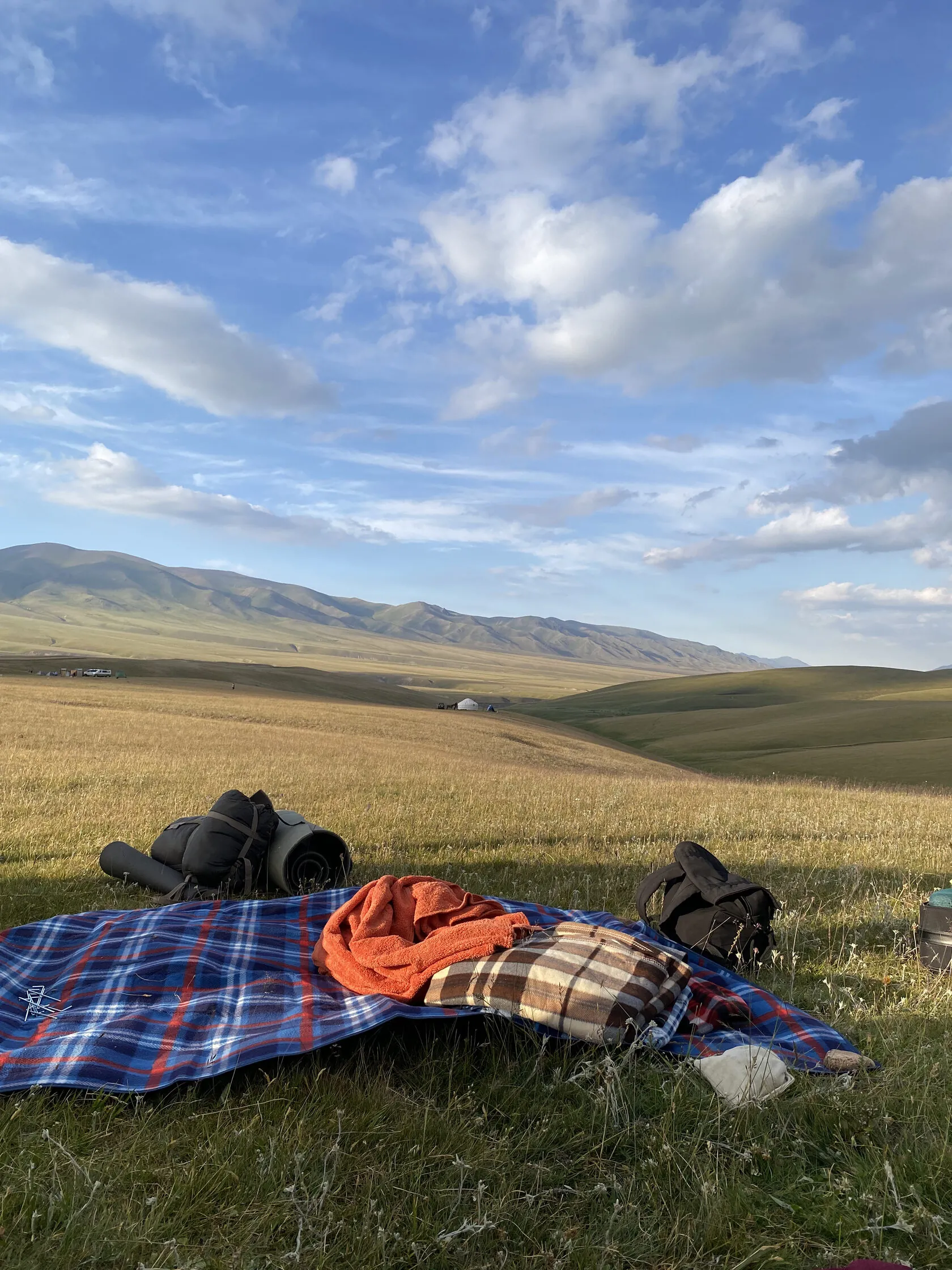 Плато Ассы — высокогорная равнина с видом на горы — 3