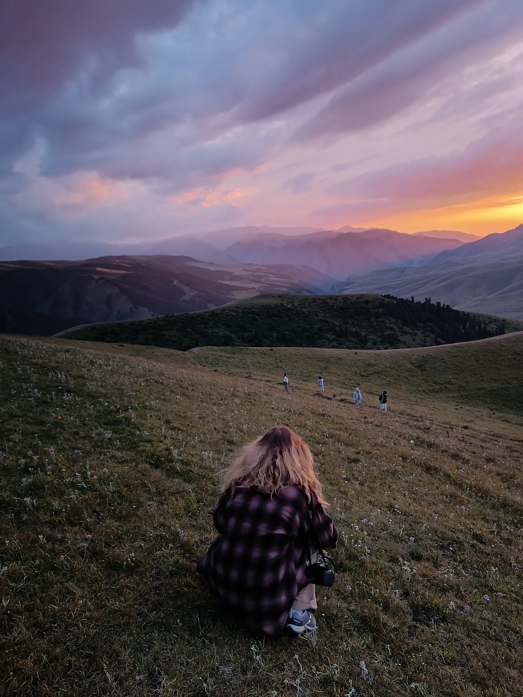 Плато Ассы — высокогорная равнина с видом на горы — 5
