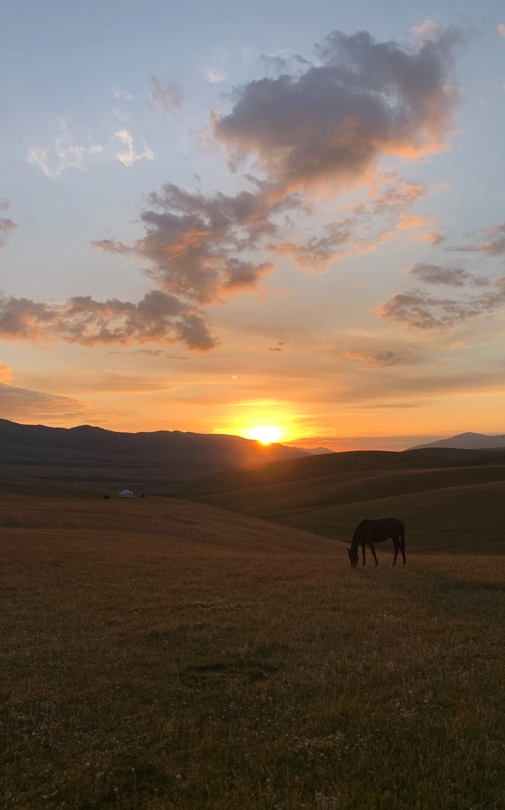 Плато Ассы — высокогорная равнина с видом на горы — 8