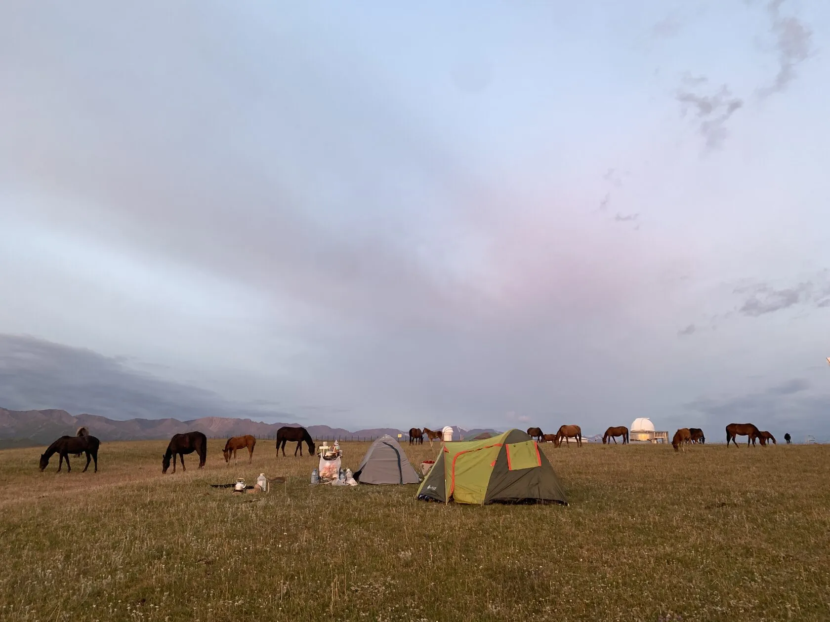 Плато Ассы — высокогорная равнина с видом на горы — 11