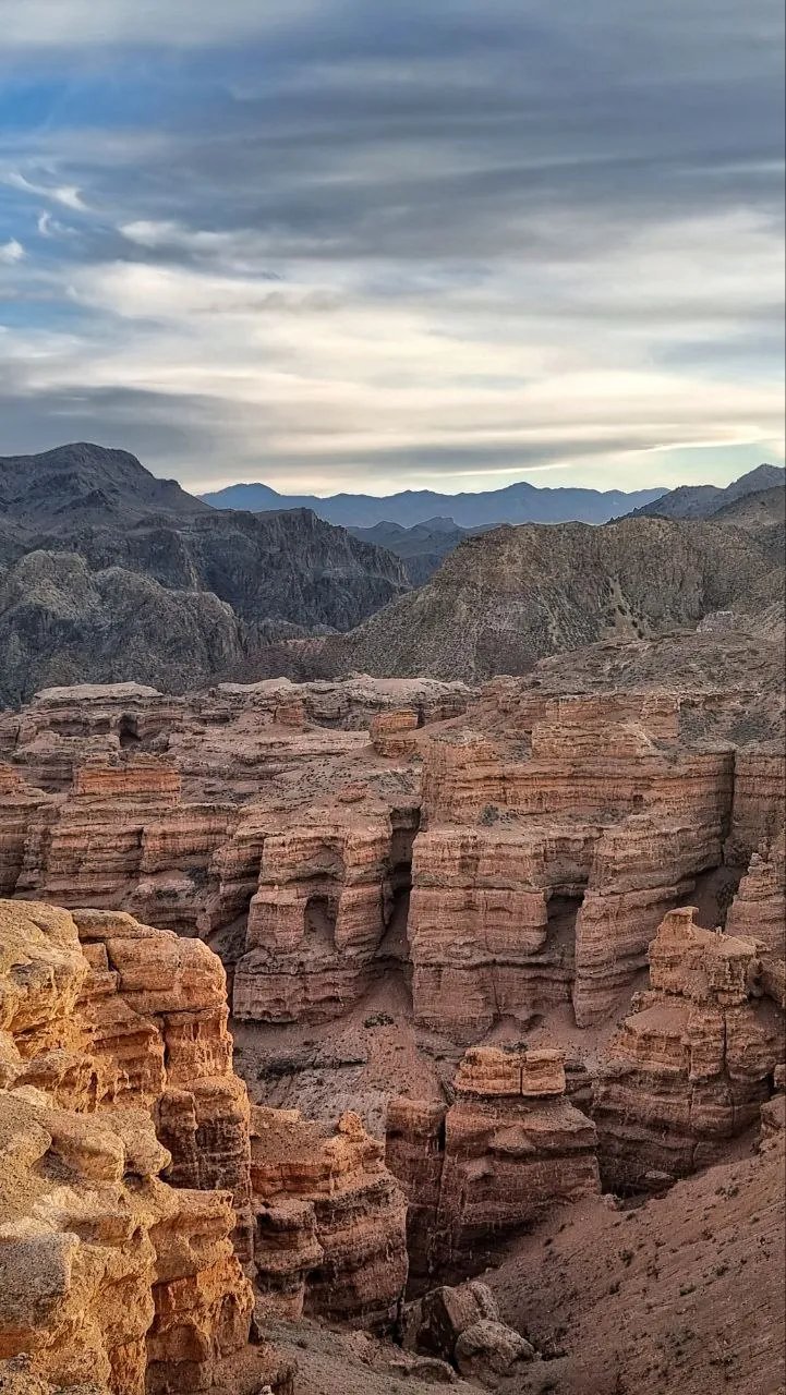 Чарынский каньон весной — Долина замков из красного песчаника — 4