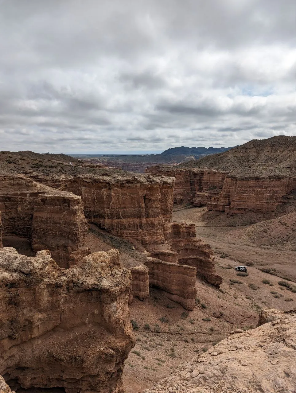 Чарынский каньон весной — Долина замков из красного песчаника — 5