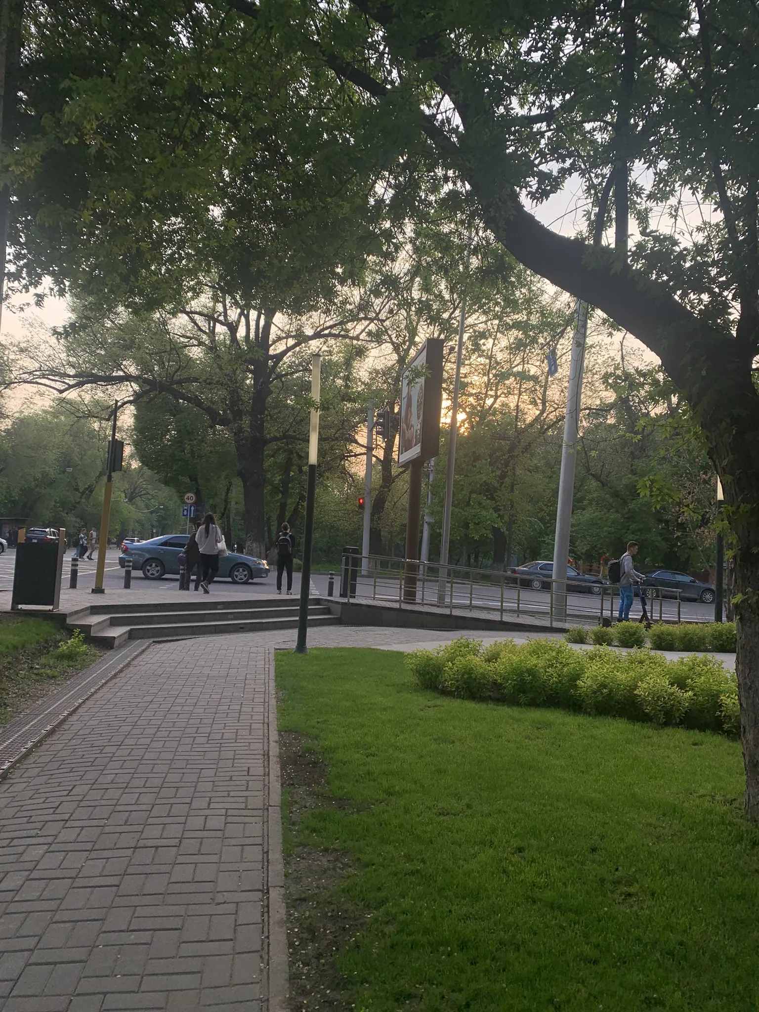 Алматы в апреле — первая зелень и цветение — 2