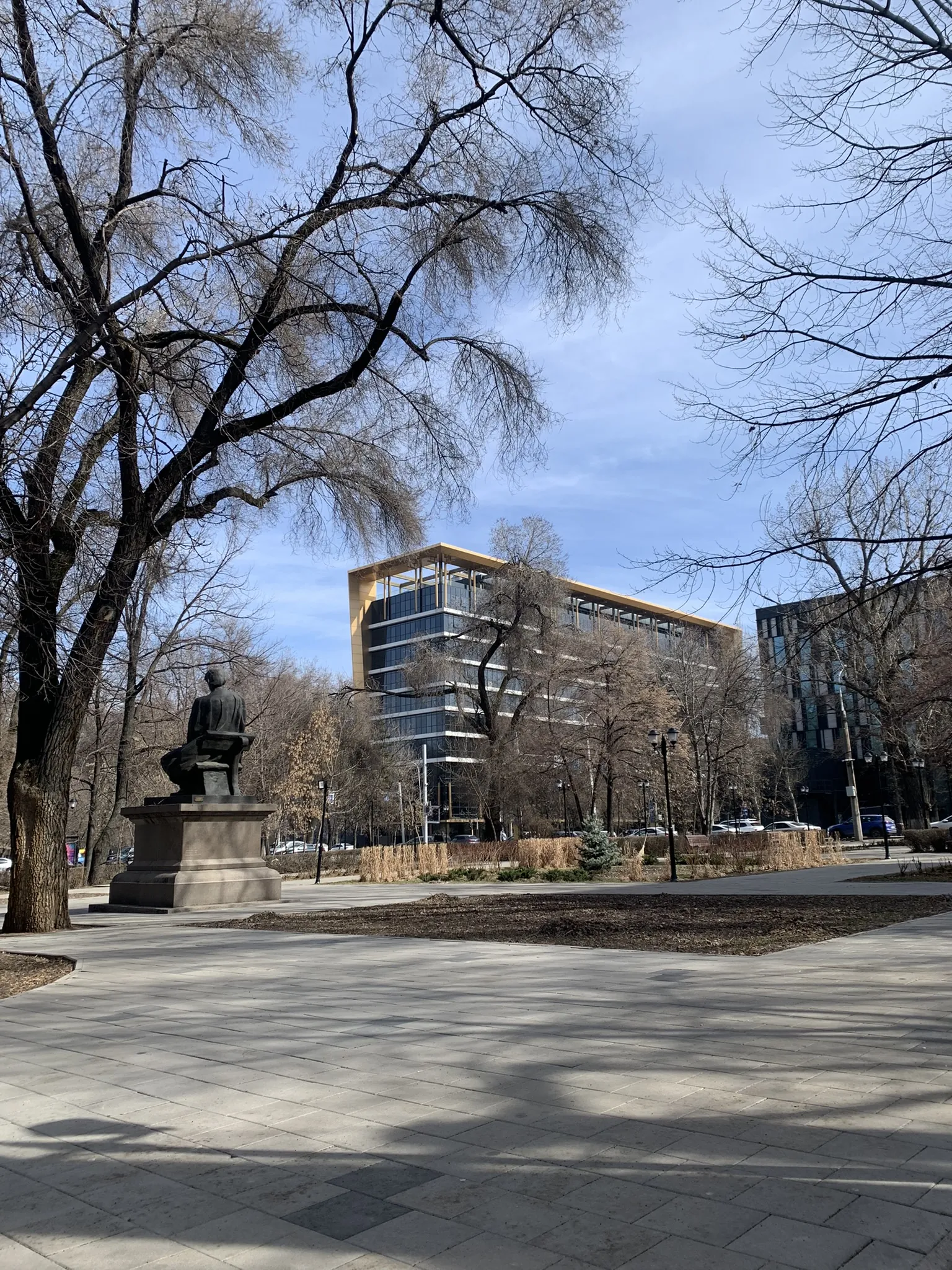 Алматы в марте — город ещё серый, но уже просыпается — 2