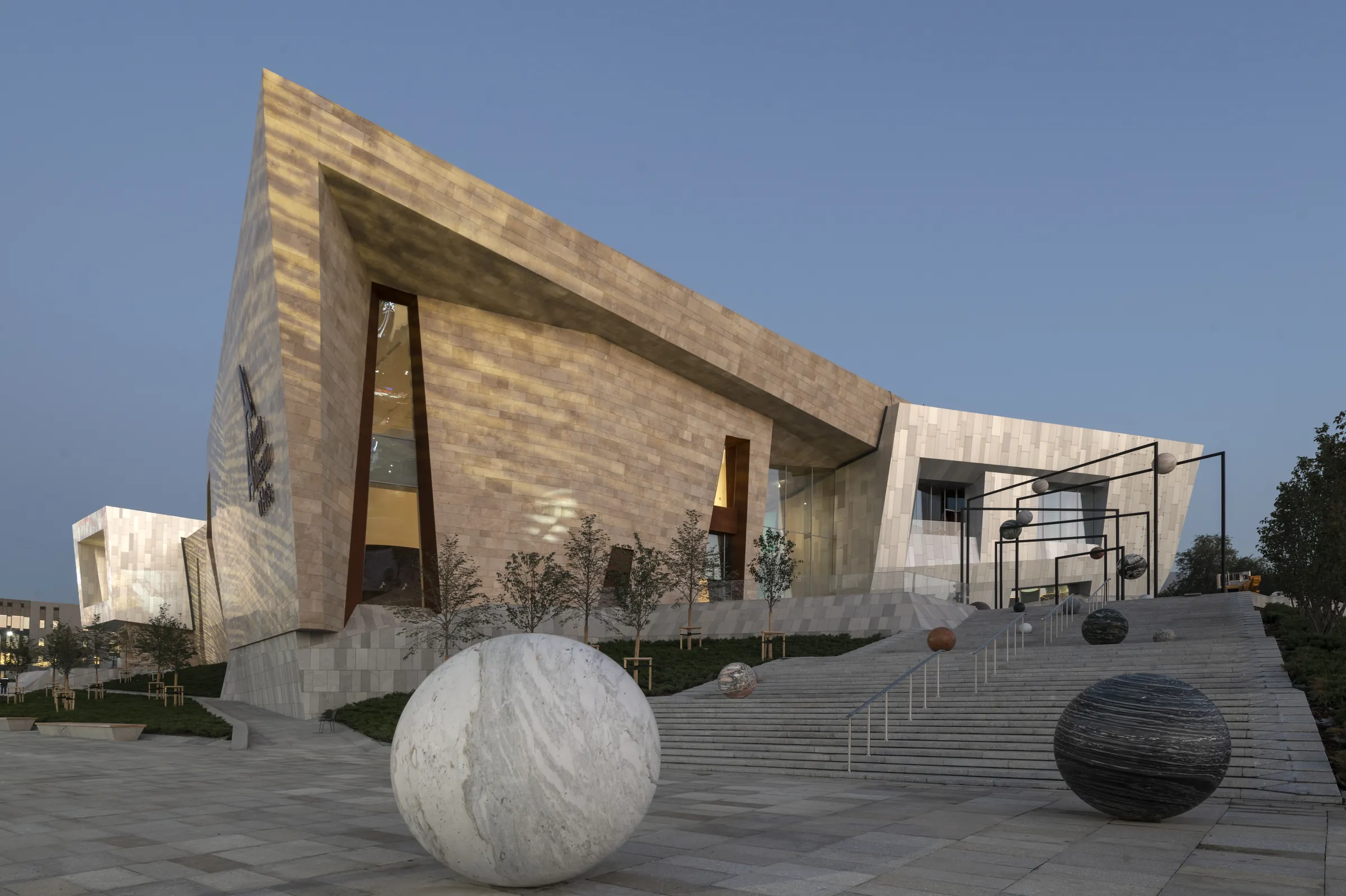 Алматинский музей искусств — современная архитектура и выставки — 5