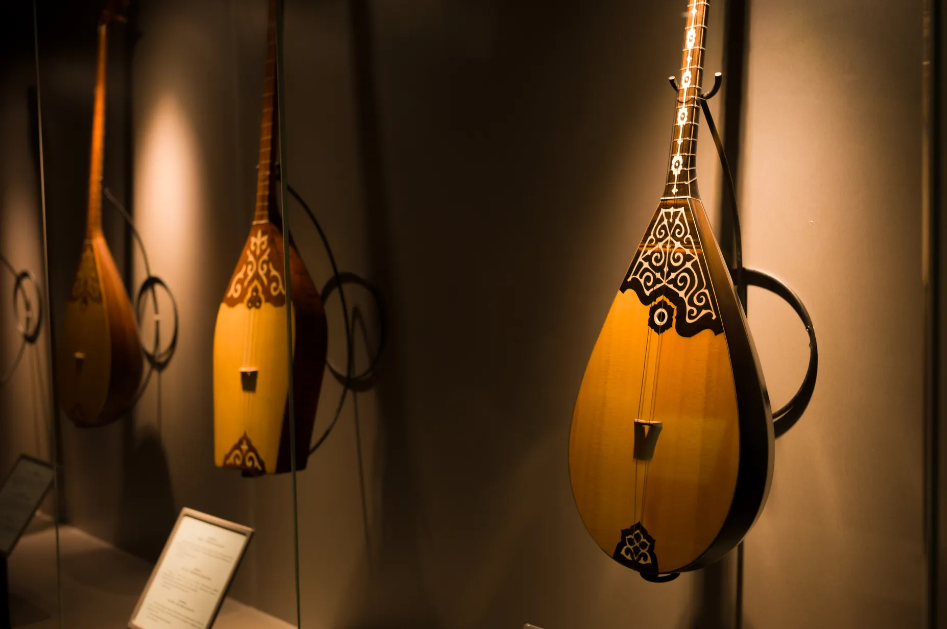 Музей народных инструментов им. Ыхласа — деревянный терем 1908 года в Алматы — 2